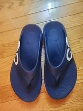 OOFOS Original  Unisex  Navy Blue Sz M 8/W 10 CFlip-Flop Thong Sandal/GUC 
