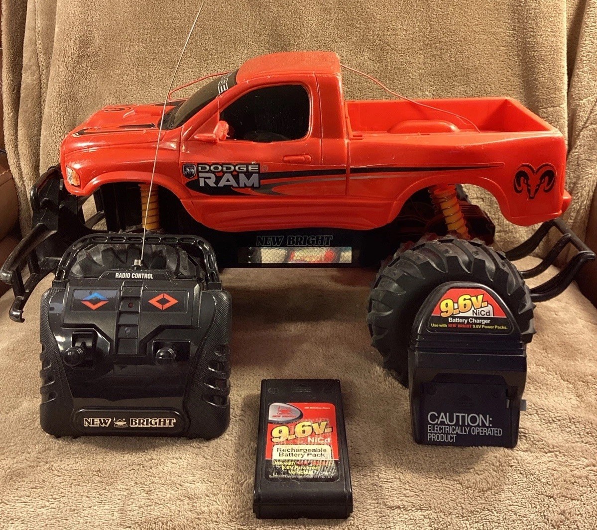 RC Truck NEW BRIGHT Dodge Ram 1:10 Monster Truck w/Transmitt