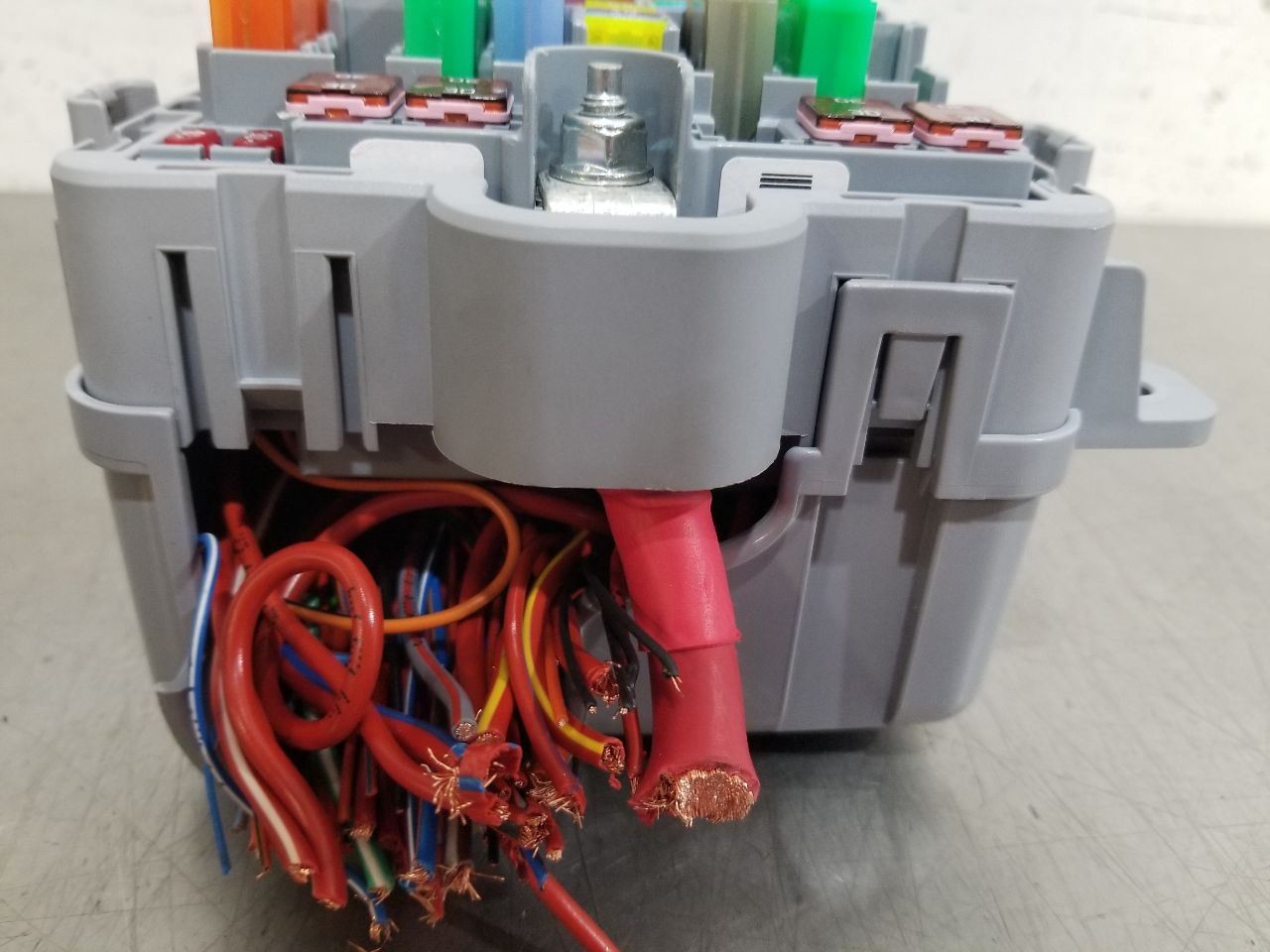 23 2023 MASERATI GRECALE CABIN FUSE BOX 