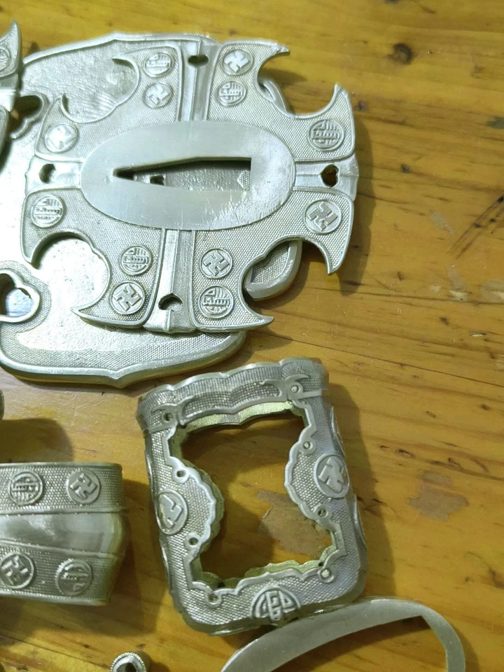 New Arrival Unique Family Crest Brass FittingFor Japanese Sword Tachi Fitting - Image 3 of 4