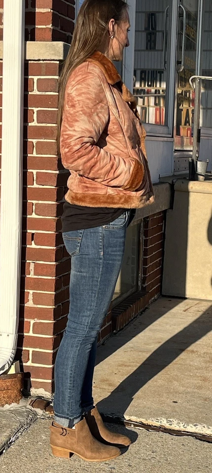 Chaqueta estilo motociclista de piel de oveja PRADA tostada/beige talla M para mujer botón frontal con bolsillo Foto 4 de 4