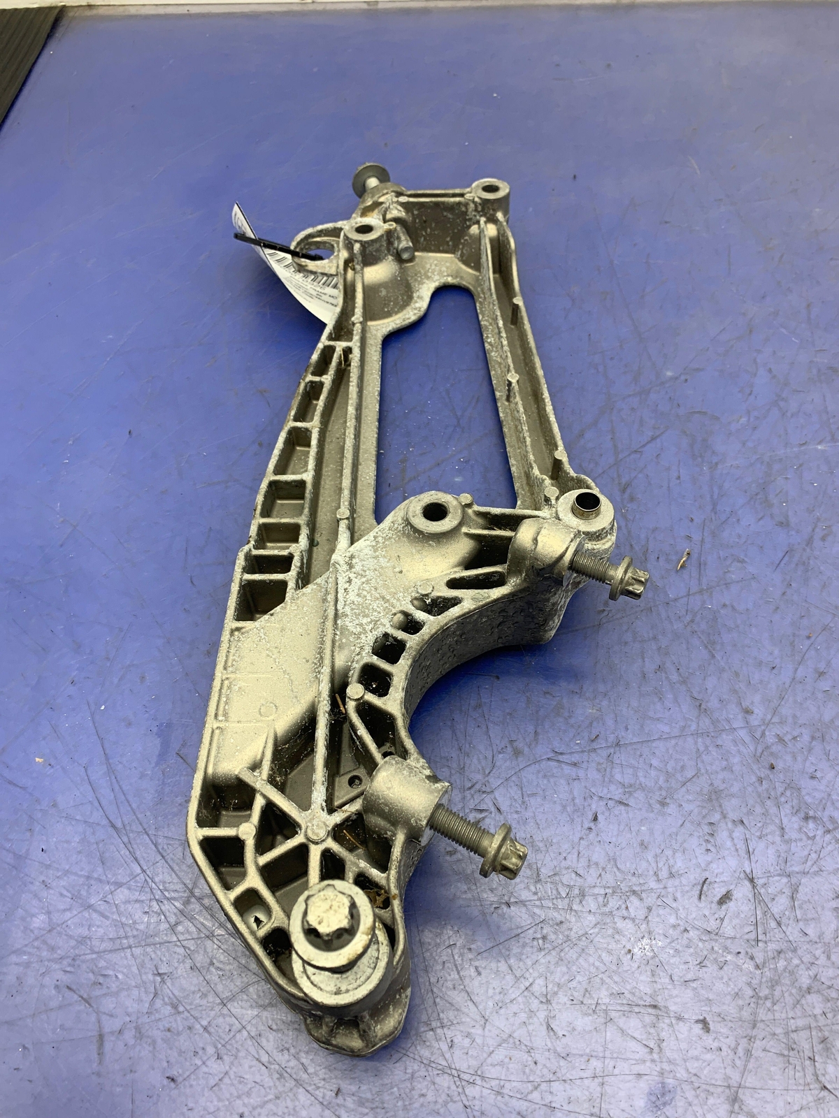 BMW i8 2014-2020 Right Side mounting bracket