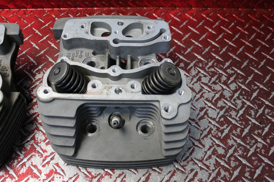 Harley Electra Glide 2006 OEM culatas delanteras y traseras 1999-2006 EG115 Foto 3 de 4