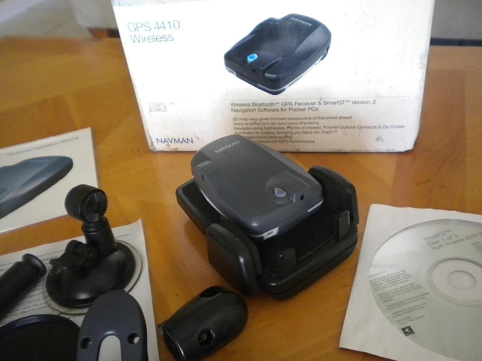 Navman GPS 4410 Handheld Wireless GPS Receiver with Accessories In Original Box - Image 2 of 4