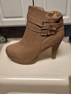 New Women's Top Moda Run-4  Hi Heel Ankle Boot W/quilt buckle Accent-tan Size10 