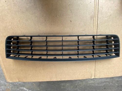VW Golf V Bj.2007 Gitter Mitte Stoßstange vorne