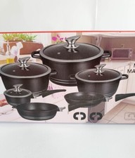 Batteria di pentole Bavaria 14 pezzi in pietra lavica biologica con manici. B359