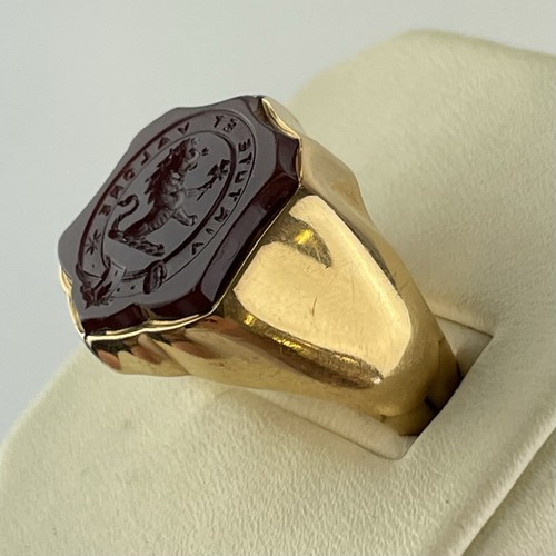 Antique Hardstone Carved Intaglio Crest Ring 18ct Yellow Gold Tested Size L 1/2 - Picture 4 of 11