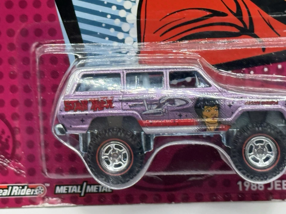 Hot Wheels Star Trek LT. Uhura 1988 Jeep Wagoneer - 1:64 Diecast Car - Image 2 of 4