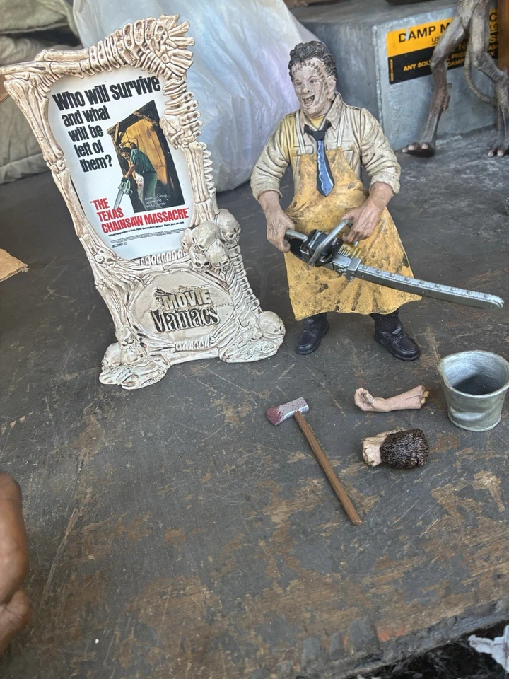 Figura de acción McFarlane Toys The Texas Chainsaw Massacre Leatherface 18 pulgadas  Foto 2 de 4
