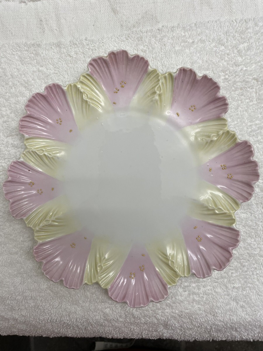 Vintage, Decorative Flower Plate with ruffles and flower like
