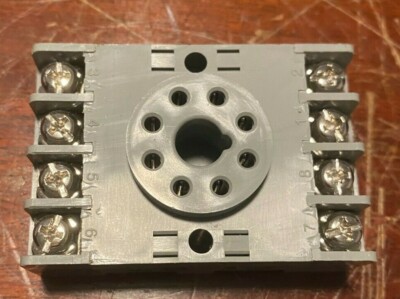 (A) IDEC SR2P-06 RELAY BASE