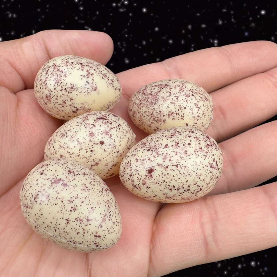 Figural Bird Nest Figurine Decorative 5 Eggs Laying On A Nest Figurine