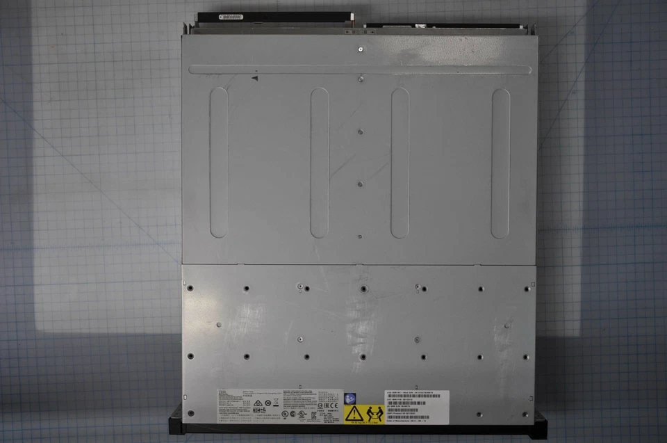 IBM Storwize V3700 Small Form Factor SFF Midplane Enclosure 00Y2422 - Image 2 of 3