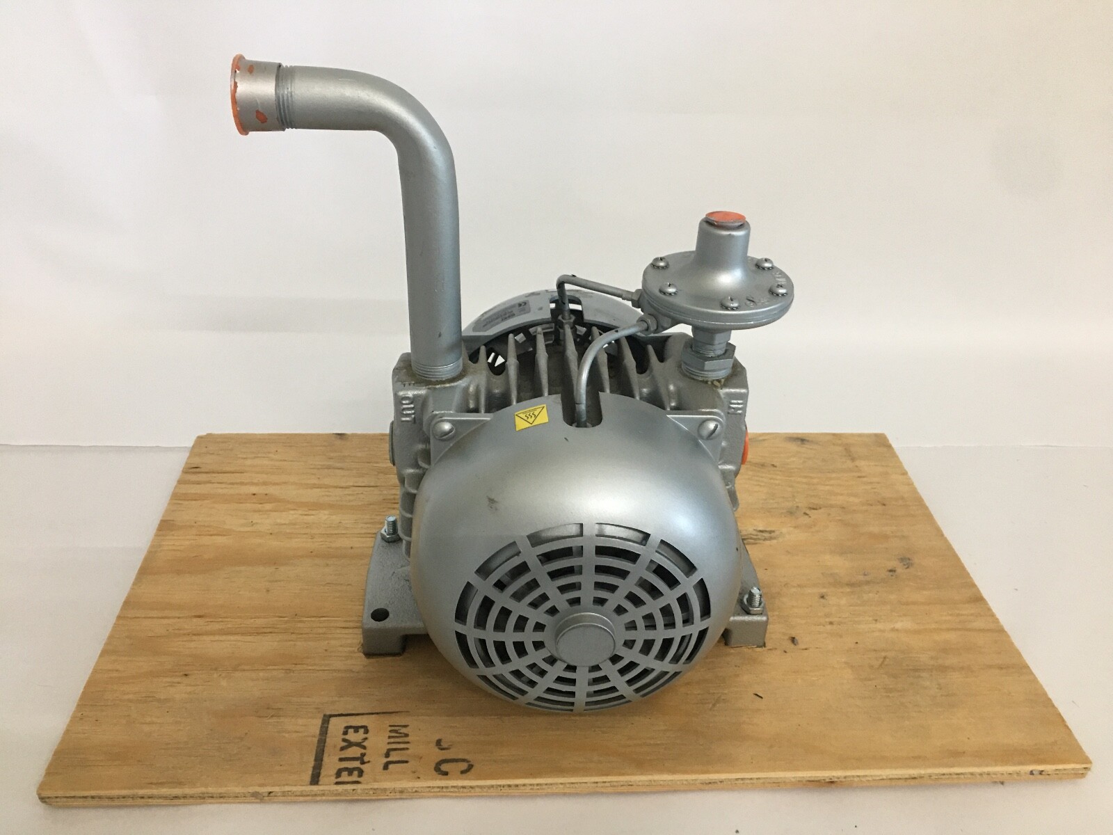 Gast 2065V2A Rotary Vane Vacuum Pump 2065V2A 1 hp 28 inHg 3/4 Female