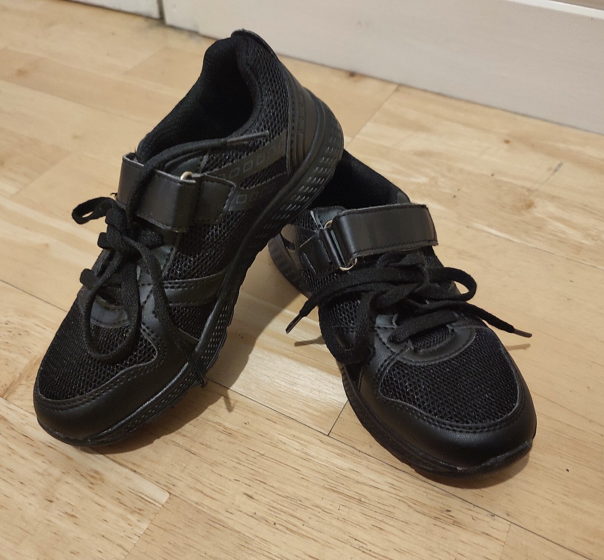 kids trainers size 13 Boys Girls Black Excellent Ideal