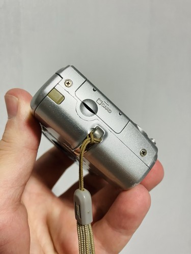 Nikon COOLPIX L11 6.0 MP Digital Camera 3x Zoom Works no battery camera only - Picture 12 of 14