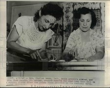 1948 Press Photo Jockey Eddie Arcaro's Family Prepares Celebratory Dinner