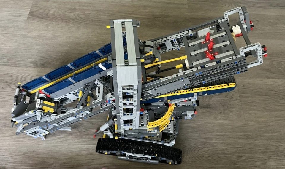 LEGO TECHNIC: Bucket Wheel Excavator (42055) W/ MANUAL & TRUCK - Image 2 of 4