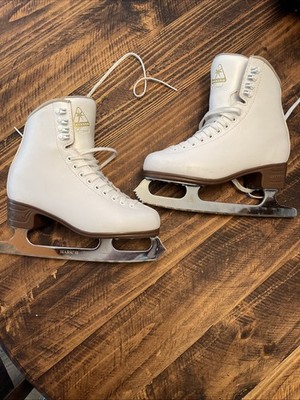 JACKSON Women's White Figure Skates. Pre-owned :JS1290. Size:5 C Light Use