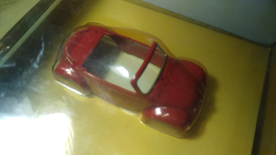 Kit Revell vw cabrio 1301  rosso   1/43 da montare nuovo - Immagine 2 di 4