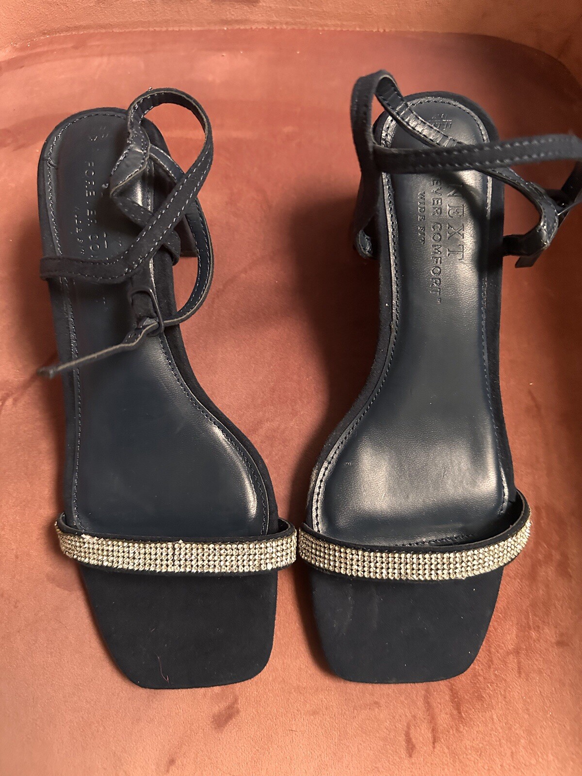 APL Sandali con tacco a blocco e orlo diamantato blu navy