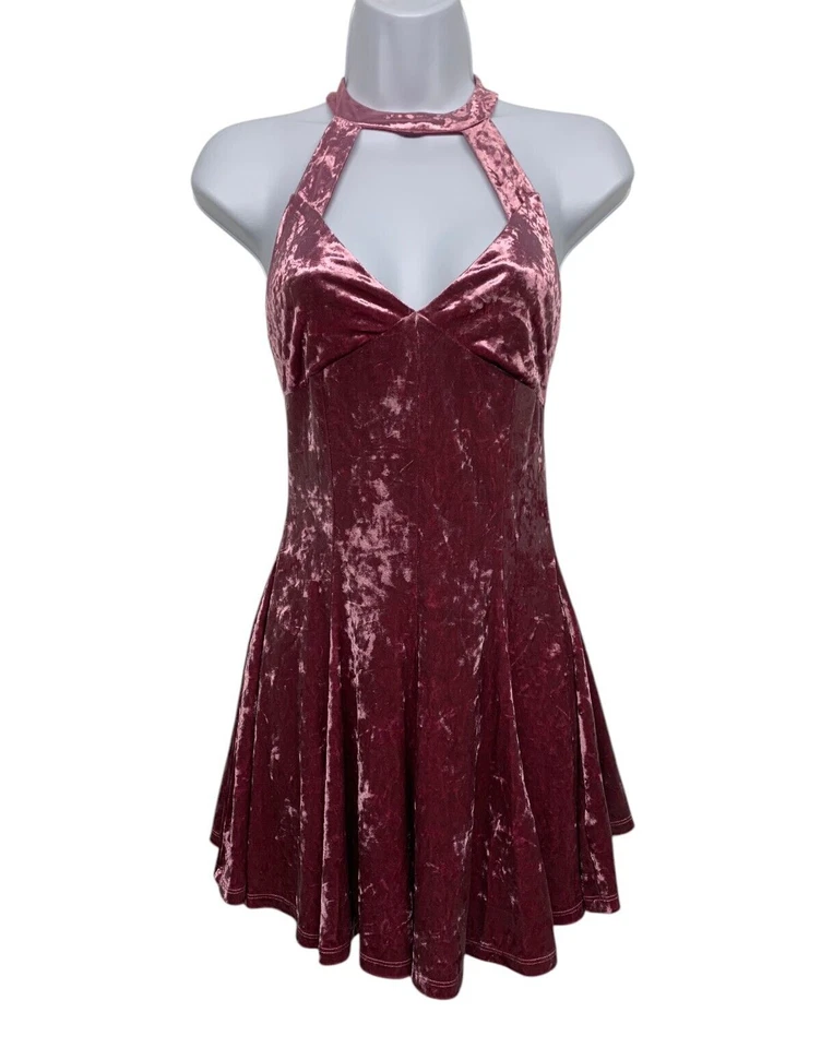 Mameluco cuello halter de terciopelo triturado rosa talla XS Silence + Noise para mujer Foto 3 de 4