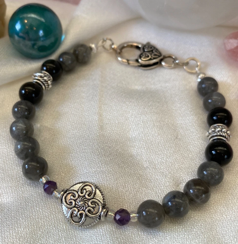Pulsera de protección para mujer. Labradorita. Turmalina negra. Amatista. 7,5 pulgadas. Foto 2 de 4