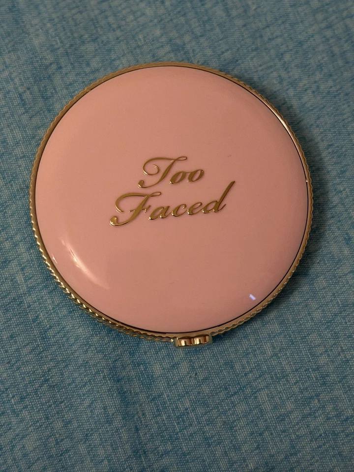 Too Faced Glow Bronzer