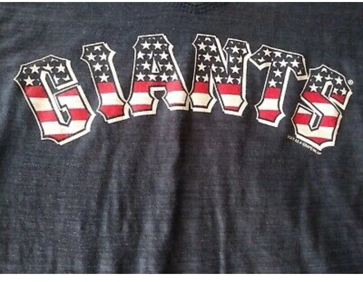 NY Giants Womens Curvy V-Neck Tee Navy Holiday colors Size S - Image 2 of 4