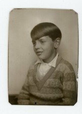 PHOTO ID PHOTOMATON, a boy poses sweater V neck three quarter shirt