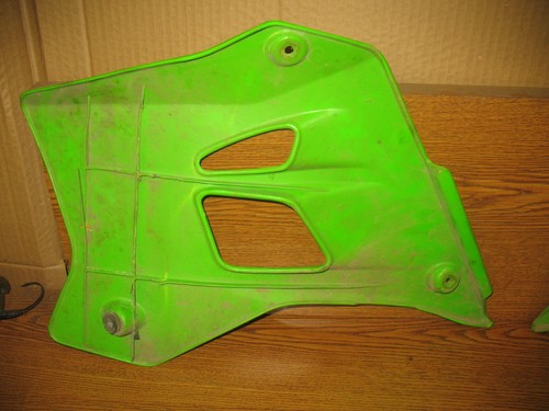 2001 KDX220 GREEN RADIATOR SHROUD SET SCOOPS KAWASAKI KDX200 220 1995-2006 - Picture 4 of 5