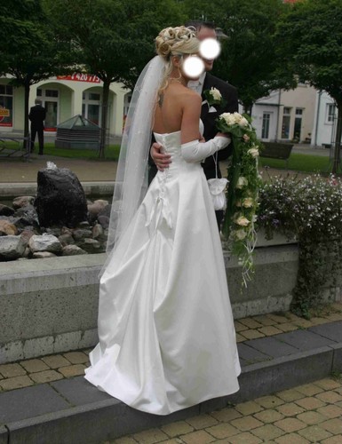 Traumhaftes Hochzeitskleid Neupreis komplett 1700€ - Bild 2 von 17