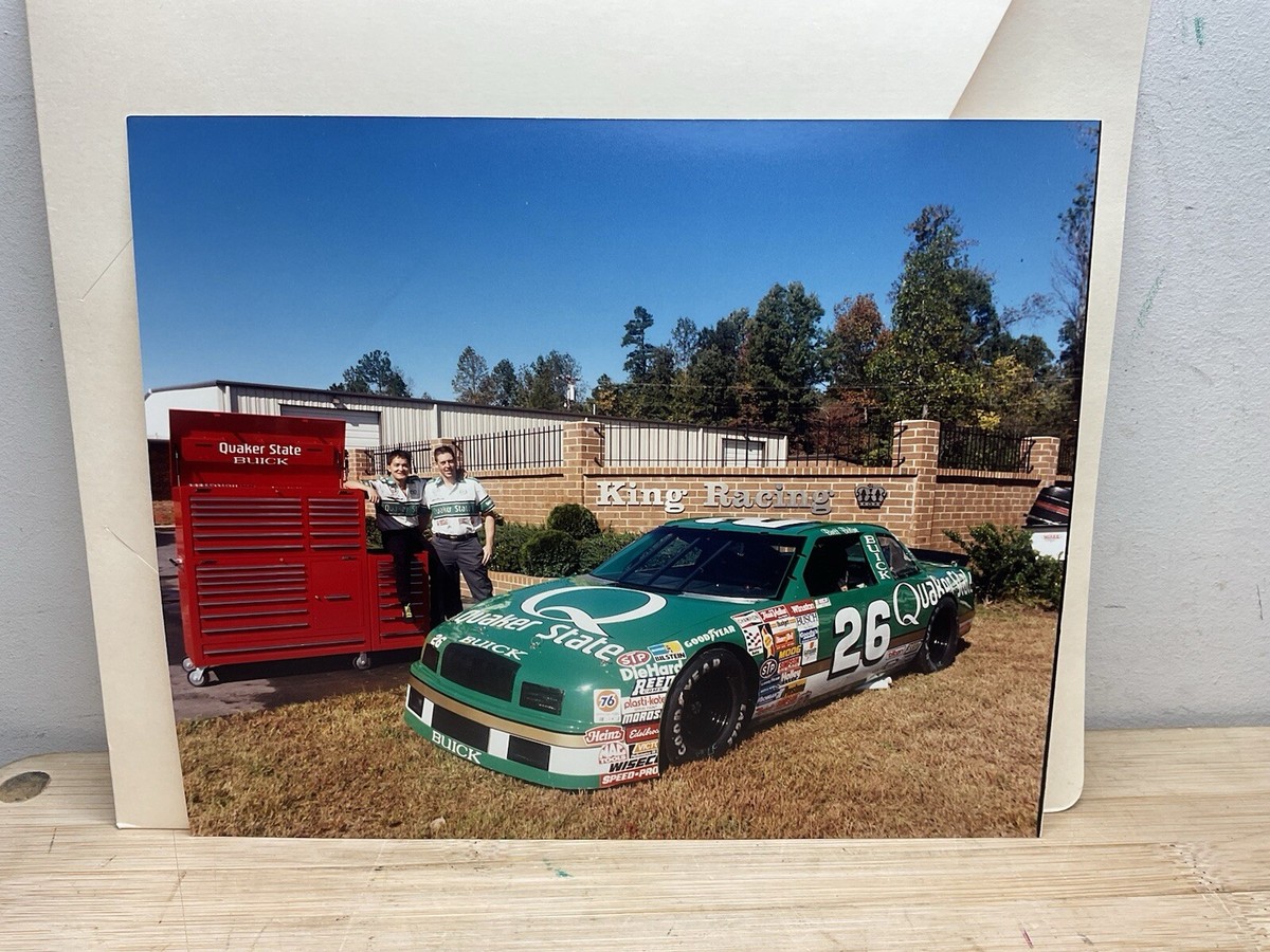 Photograph Quaker State #26 Brett Bodine & Mechanic NASCAR 8x10