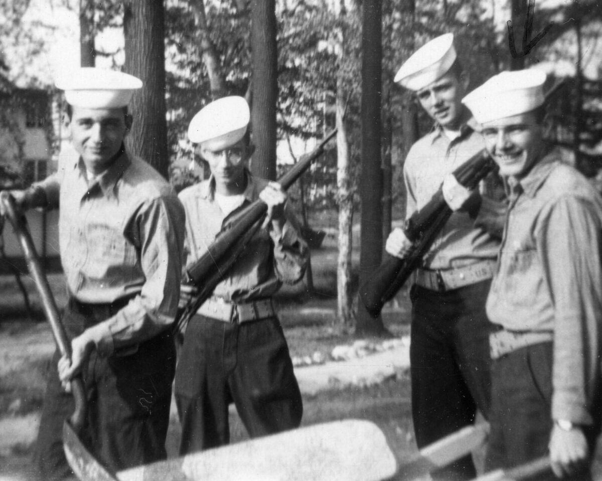 ORIGINAL VINTAGE PHOTO: Navy Sailor USN Men Male Rifle Gun ORIGINAL VINTAGE PHOTO: Navy Sailor USN Men Male Rifle Gun