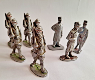 ancien soldat figurine quiralu ( jouet ancien