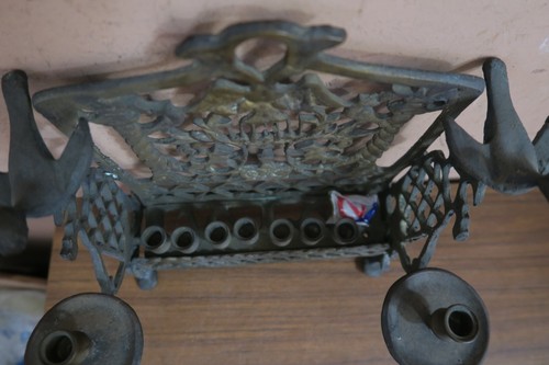 ANTIQUE CAST IRON OR BRASS MENORAH JEWISH EUROPEAN HANUKKAH LAMP JUDAICA - Picture 6 of 11