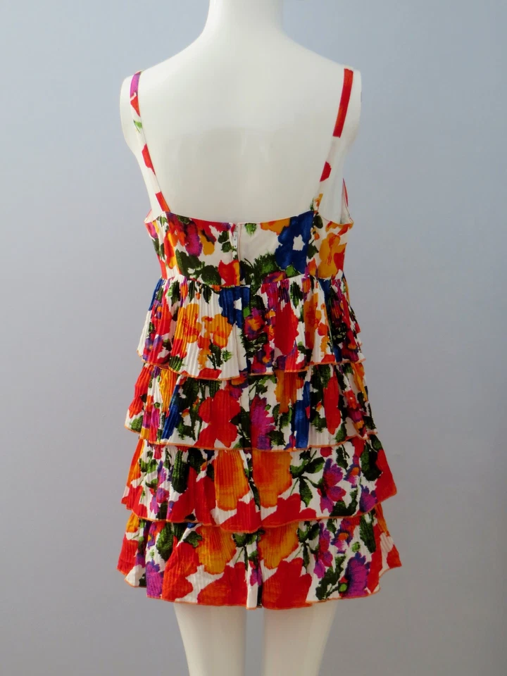 Vestido Floral LE CHATEAU Talla 7 Multicolor Plisado en Niveles Correa de Espagueti Foto 3 de 4