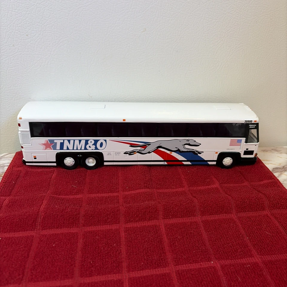 1:50 SCALE CORGI VINTAGE BUS LINES 30990 DIE-CAST GREYHOUND MCI 102-DL3 TNM&O#75 - Image 4 of 4