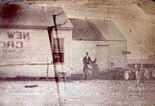 RARE! CIVIL WAR MAN w/ DOG AT NEW ENGLAND CHOWDER RESTAURANT - TINTYPE PHOTO