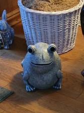 Large resin frog