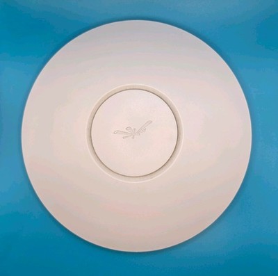 Ubiquiti Unifi UAP-LR Wireless Access Point mit 24V PoE Adapter und UK Kabel