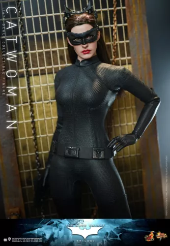 In Hand! New Hot Toys MMS627 The Dark Knight Trilogy 1/6 Catwoman Action Figure - Picture 3 of 17