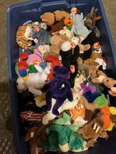 Box of 215 Vintage Beanie babies and 1998 collectors guide with teeny beanies