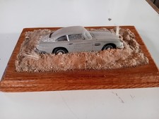  James Bond Diorama DB5 1:43 Model Scale Car 1964 