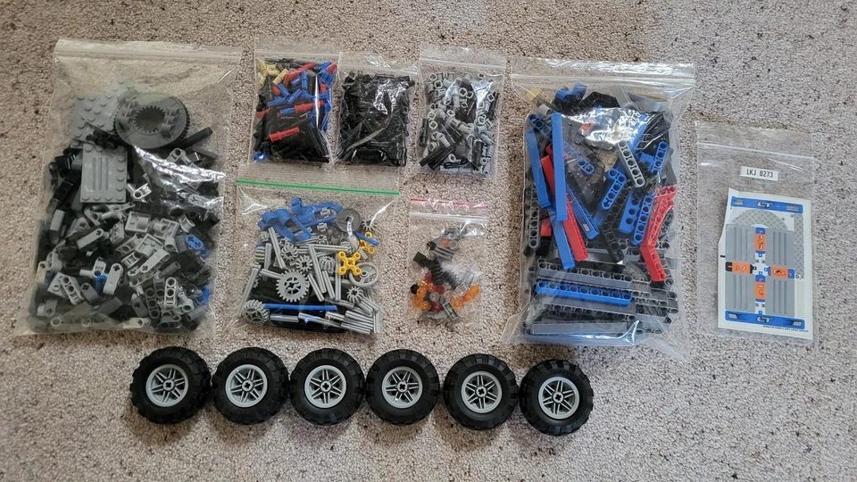 LEGO Technic 8273 Off Road Truck, photo 4 of 5