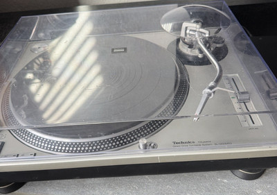 Technics SL-1200MK2 Quartz Direct Drive Turntable Pitch Control 33/45 Silver