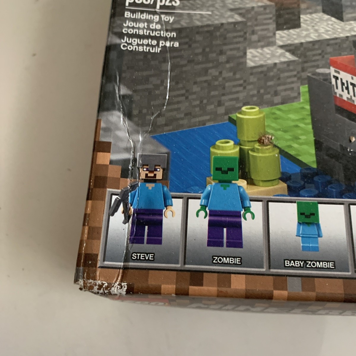 Sealed LEGO Minecraft: The Zombie Cave (21141) Shelf Wear Ec65