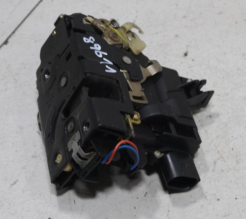 VW Passat 3B Variant Bj 2000 Tür Schloss ZV Tür vorne LINKS #89611-E270