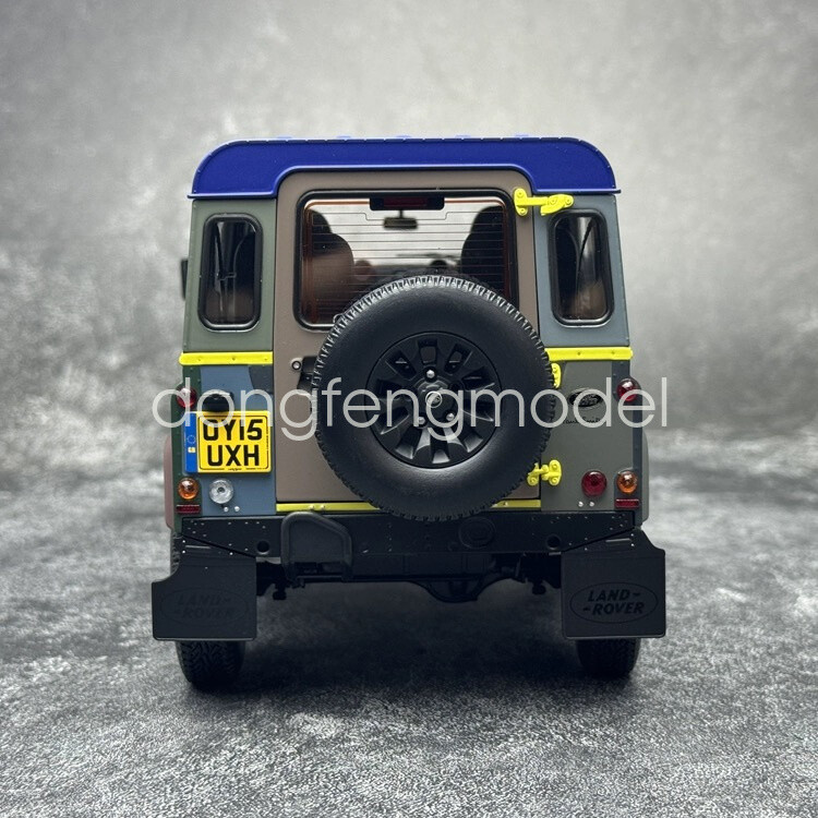 Almost real 1:18 Land Rover Defender 90 Paul Smith 2015 Diecast
